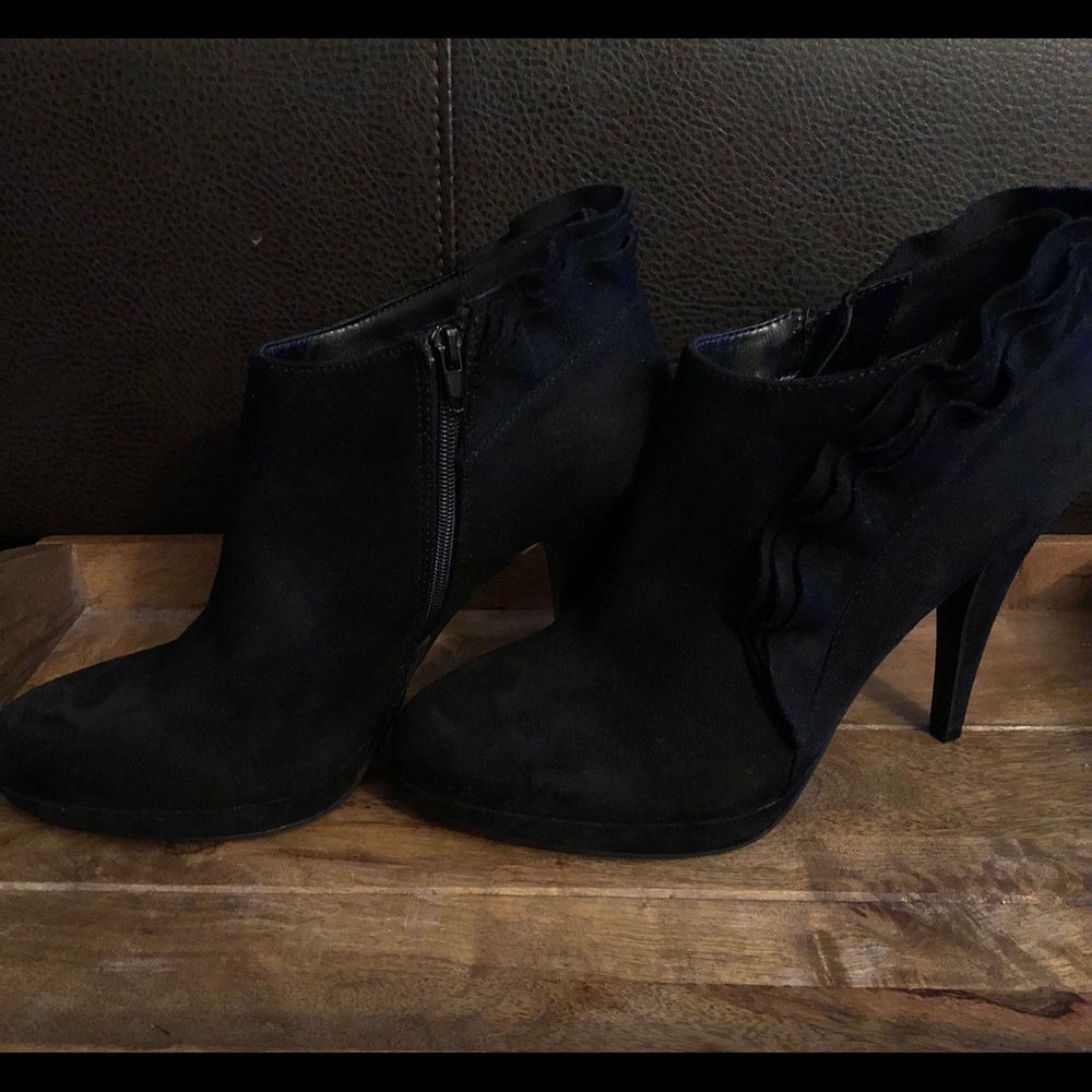 Black suede Booties